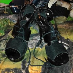 Women black platform